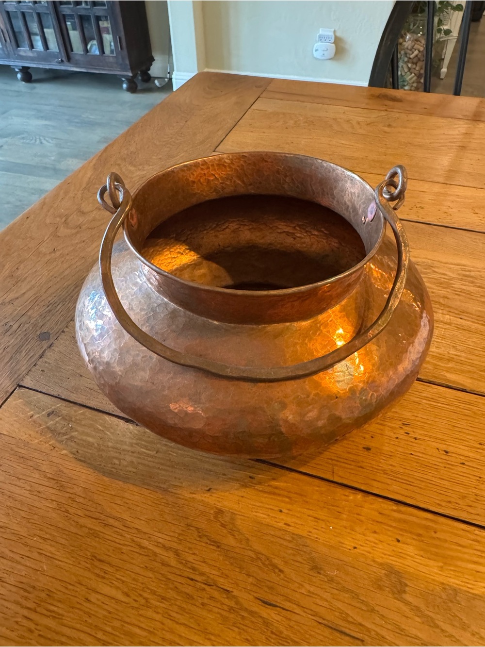 Vintage hand-hammered copper pot - Picture 3 of 7
